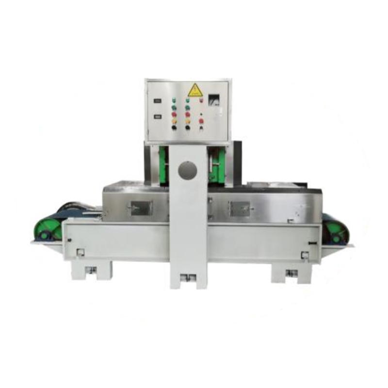 Maskine til kalibrering af overfladebehandling af betonkantsten